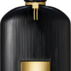 Tom Ford Black Orchid Eau de Parfume Tom Ford Black Orchid Eau de Parfume er en dyb, mørk og luksuriøs duft, der kombinerer orientalske noter med sensuelle blomster og varme trænoter. Denne ikoniske parfume er skabt til dem, der ønsker en sofistikeret og forførende signaturduft, der skiller sig ud fra mængden.