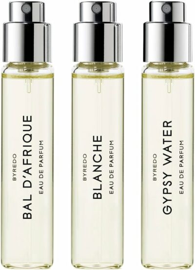 Byredo La Sélection Nomade er en luksuriøs samling af tre af husets mest populære unisex-dufte: Bal d'Afrique, Blanche og Gypsy Water. Perfekt til rejsen eller som en introduktion til Byredos unikke duftunivers, giver denne eksklusive trio mulighed for at opleve tre forskellige duftprofiler, der balancerer friskhed, sensualitet og dybde.