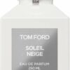 Tom Ford Soleil Neige Eau de Parfume Tom Ford Soleil Neige Eau de Parfum er en sofistikeret og lys duft, inspireret af den skinnende sne under vintersolen. Denne parfume kombinerer friske citrusnoter med cremede blomster og varme træagtige akkorder, hvilket skaber en let, luksuriøs og strålende duftoplevelse.